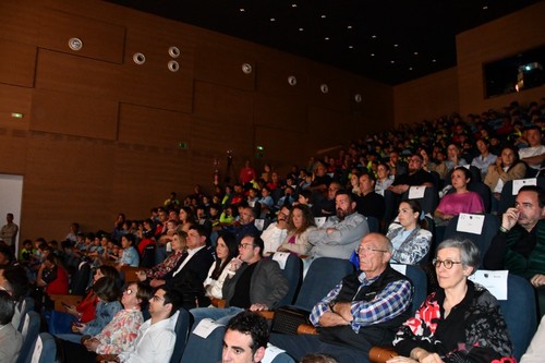 Gran asistencia de público en el evento.