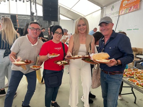 A la derecha Antonio Romera, y al lado su mujer, Yolanda Rubí, junto a dos amigos