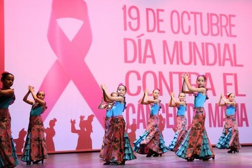 El Ejido celebra con una gala su lucha contra el cáncer de mama