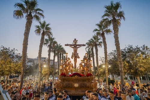El Puerto de Roquetas revive su devoción por el Cristo del Mar