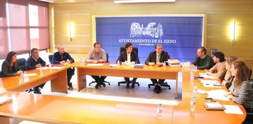 El gobierno local de El Ejido recomienda a IU que se estudie bien las ordenanzas municipales antes de tratar de engañar a los ciudadanos