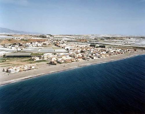 El subdelegado del Gobierno asegura que los trabajos de regeneración en la costa de Balanegra terminarán esta semana