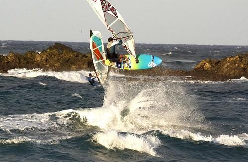 El ejidense Víctor Fernández promociona la imagen de El Ejido en el Mundial de Windsurf que arranca en Gran Canaria