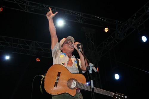 Manu Chao cierra en Vícar su gira por España con un concierto inolvidable