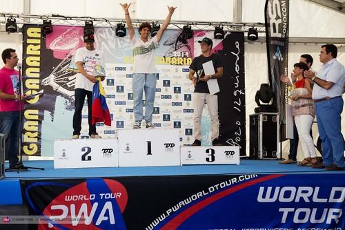 Víctor Fernández logra la victoria en Pozo Izquierdo, primera prueba del mundial de Windsurf