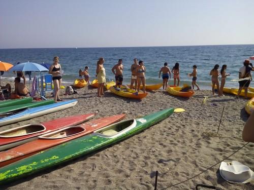 La playa de Balerma acoge por primera vez el Día de la Piragua