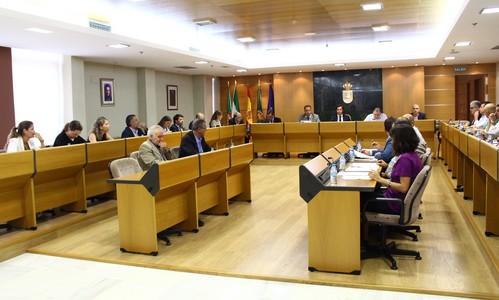 El PP aprueba, sin el apoyo de ningún partido de la oposición, el rescate municipal de los servicios de mantenimiento