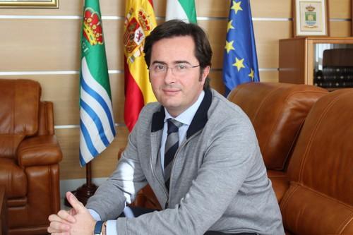 El juez libera de la imputación por tráfico de influencias al alcalde de El Ejido tras su declaración