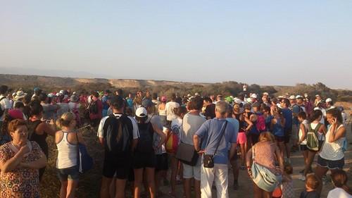 Unas 250 personas se dan cita en la jornada de senderismo histórico de Almerimar