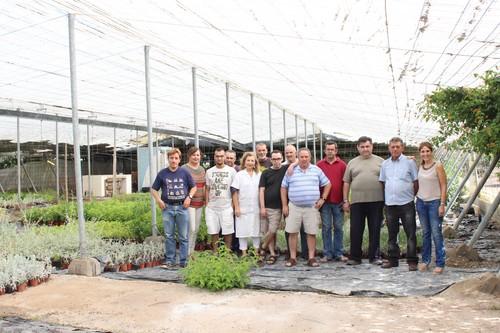 Una veintena de alumnos desarrollan sus habilidades sociales a través del taller municipal de jardinería para personas con enfermedad mental