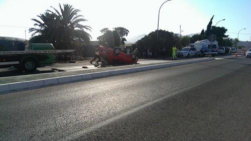 Un coche vuelca en Pampanico, a media tarde, a la altura de Frusol