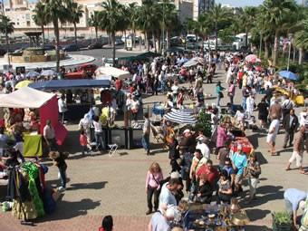 Auxiliada una mujer y sus dos hijos menores de un incendio ocurrido en un bloque de viviendas de Roquetas de Mar