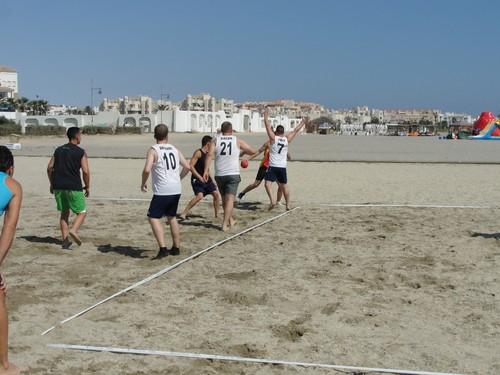 Seis equipos masculinos y tres femeninos participaron en el Torneo de Balonmano Playa, en Almerimar