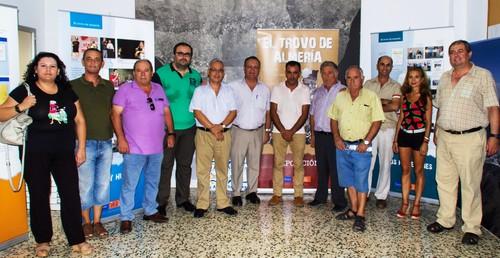 La exposición 'El trovo en Almería' continúa abierta al público en la sede de Sol y Arena en Roquetas