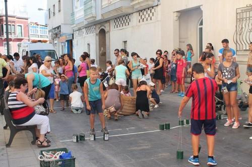 Los niños, grandes protagonistas del cuarto día de la Feria de Adra con los juegos tradicionales y la verbena infantil