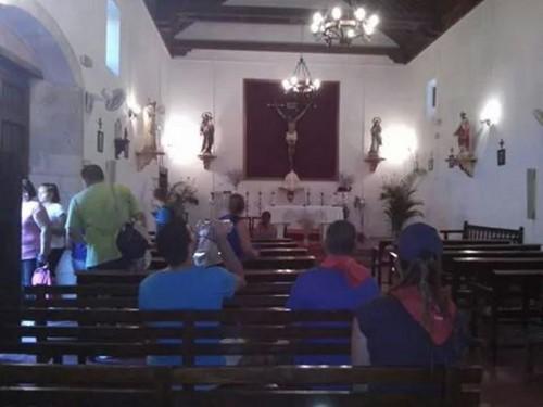 La peregrinación del Cristo de la Salud reunió a vecinos de las distintas barriadas de Vícar