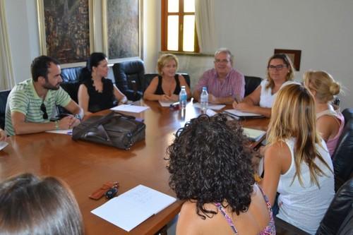 El Ayuntamiento de Vícar y los centros educativos inician la coordinación de actividades del programa de Coeducación para el próximo curso