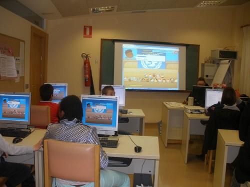 Voluntarios de Cruz Roja harán acompañamientos digitales en el Centro Social de Las Cabañuelas