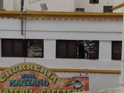 La caída de una batería de cohetes en Dalías provoca una explosión y daños materiales en la Plaza del Mercado