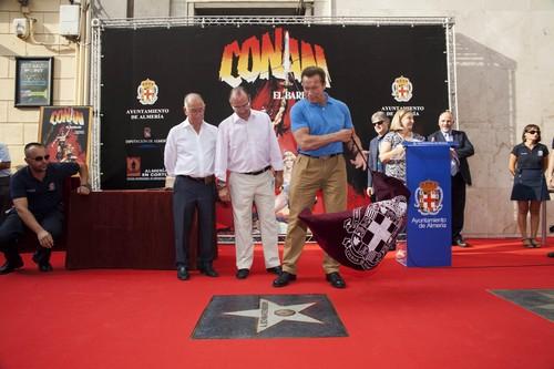 Schwarzenegger promete en su regreso a Almería volver a rodar en la provincia
