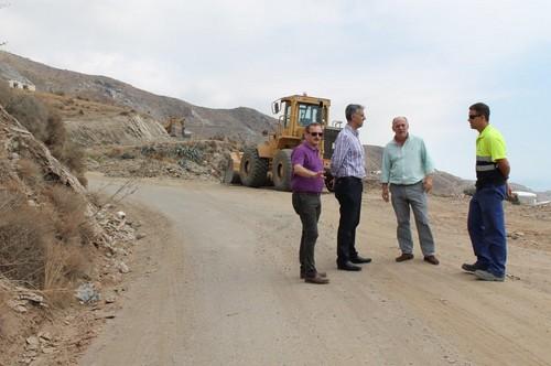 El Ayuntamiento de Adra elimina un tramo de curvas peligrosas en la carretera de El Trebolar y modifica el trazado para mejorar la seguridad de la vía