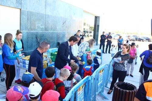 El Ejido celebra el 'Frutellón', un desayuno saludable para escolares