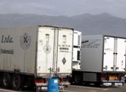El conductor de un camión se amputa uno de sus dedos con la puerta del vehículo que estaba descargando