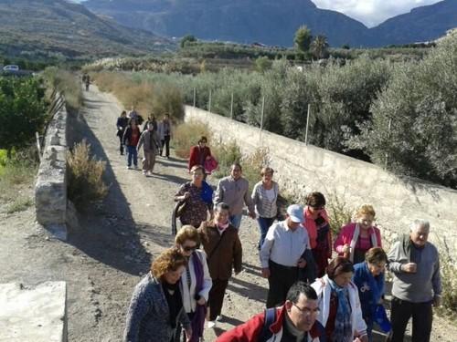 La Olimpiada de Mayores abre su novena edición con una salida de senderismo urbano entre Retamar y Costacabana
