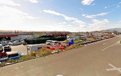 Un herido grave tras caer desde una carretilla elevadora en el Polígono La Redonda