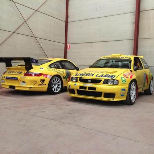 El vicario Maldonado con sus dos coches en la Subida del Mármol