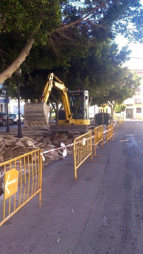 Comienzan las obras de la Calle Romanilla, en Roquetas de Mar, y Arizona, en Aguadulce