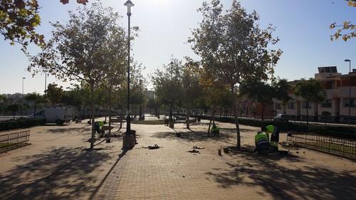 El Ayuntamiento de Roquetas está acometiendo mejoras en seis plazas del municipio
