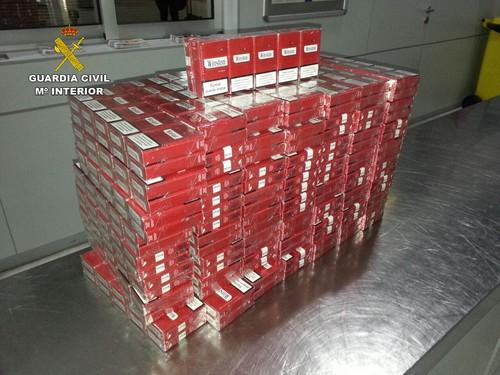 La Guardia Civil se aprehende de 570 cajetillas de tabaco en el Aeropuerto de la Capital