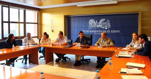 La Junta de Gobierno centra la atención en la aprobación de ayudas a la discapacidad y en licencias para la modernización de invernaderos