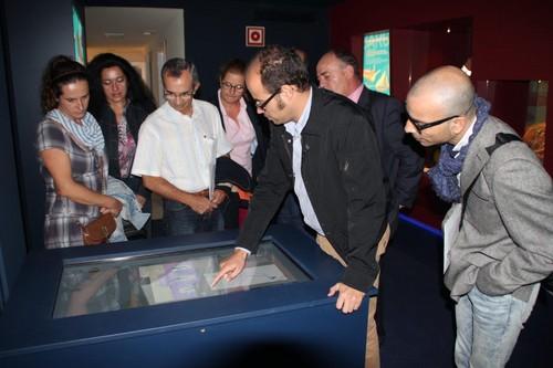 Directores y profesores de centros educativos de Adra visitan el Centro de Interpretación de la Pesca de Adra