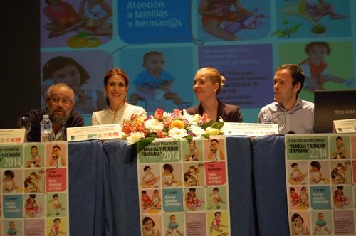 El Teatro Municipal de El Ejido acogió el fin de semana el V Encuentro Provincial de Familias y Atención Temprana de ASPRODESA