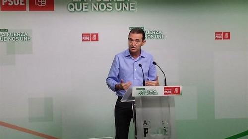 El PSOE señala que casi 1.400 almerienses se han visto obligados a emigrar al extranjero desde la llegada de Rajoy