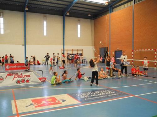 El Pabellón de Deportes de Llanos de Vícar acoge el viernes un encuentro de promoción del bádminton