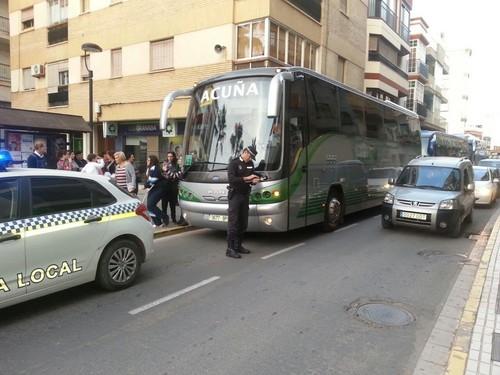 La Policía Local de Adra participa en una campaña especial de la DGT sobre el control al transporte escolar