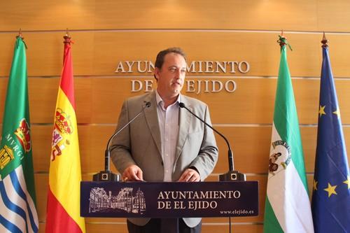 El equipo de Gobierno ejidense lamenta las críticas del PSOE por el gasto de personal, que “reducimos en 2011 en más de un 50 por ciento”