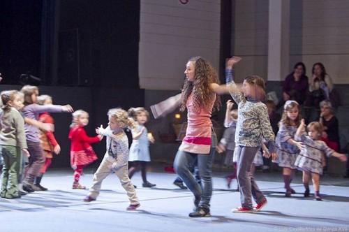 Escenoteca estrena en el Teatro Municipal ‘Cuentos para bailar’, una divertida obra interactiva y de animación