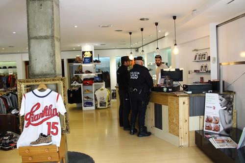 La campaña ‘Comercio Seguro’ garantiza la máxima seguridad en las calles y establecimientos de El Ejido durante la Navidad