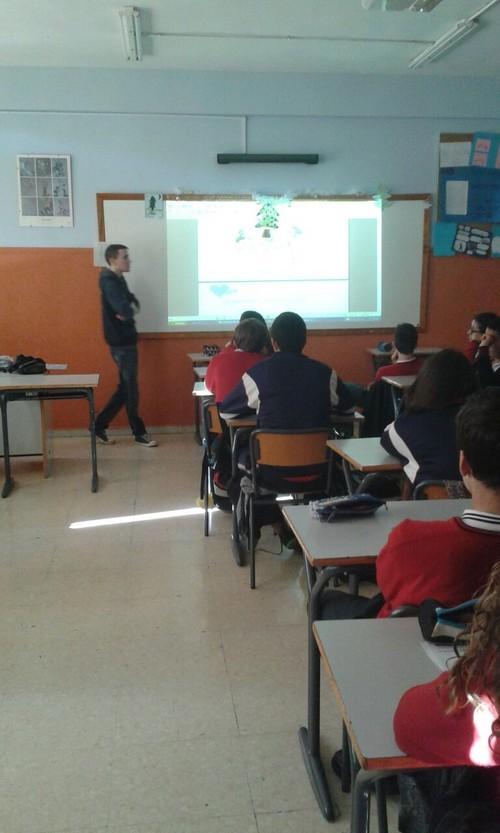 Andalucía Compromiso Digital sensibiliza a alumnos del IES Al-Bayyana de Roquetas sobre el uso seguro de internet