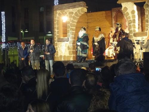 Los ejidenses llenan las calles del municipio para recibir a los Reyes Magos