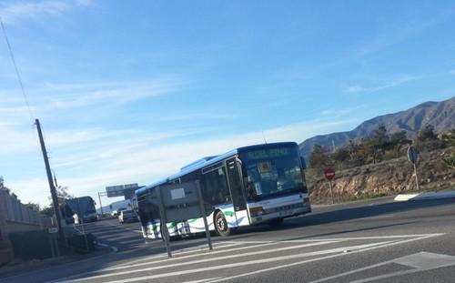 Izquierda Unida de El Ejido denuncia que se está utilizando un autobús del servicio urbano como transporte escolar