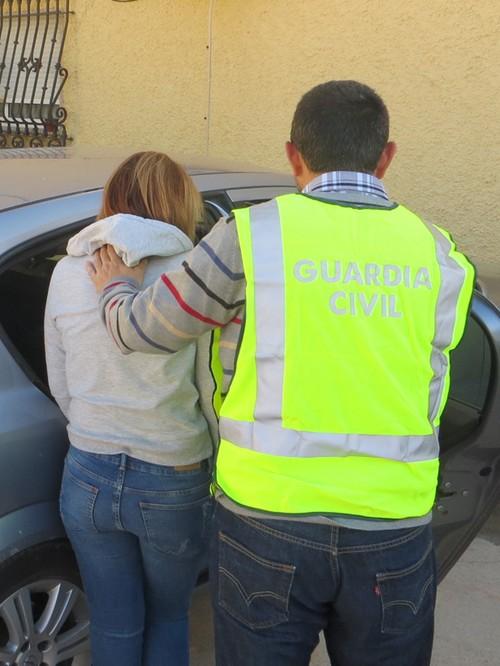 La Guardia Civil detiene a las responsables de 9 delitos de robo y hurto a ancianos de entre 70 y 86 años en el Poniente
