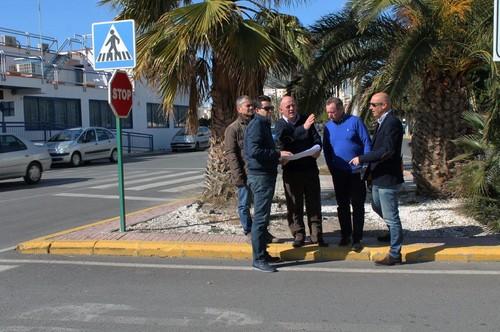 Este martes comienzan las  obras de la nueva rotonda de la estación de autobuses de Adra que reordenará el tráfico de la zona