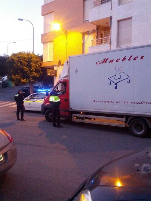 La Policía Local de Adra participa esta semana en una campaña especial de la DGT sobre el control de camiones y furgonetas