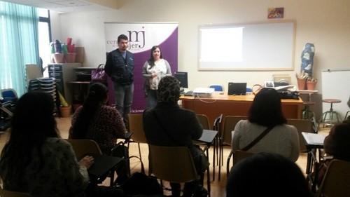 Una treintena de mujeres de El Ejido asisten a unas jornadas formativas con Andalucía Compromiso Digital