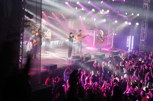 Más de 3.000 personas disfrutaron este viernes del concierto de El Barrio